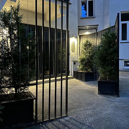 City Garage Apartment - Lwowska 9 Варшава Екстериор снимка
